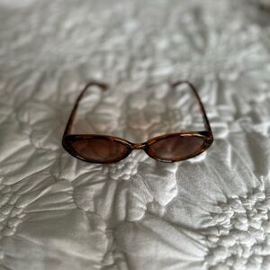 Oval fashion sunglasses